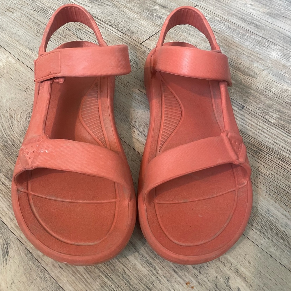 Teva Sandals Minimalist Design Adjustable Straps